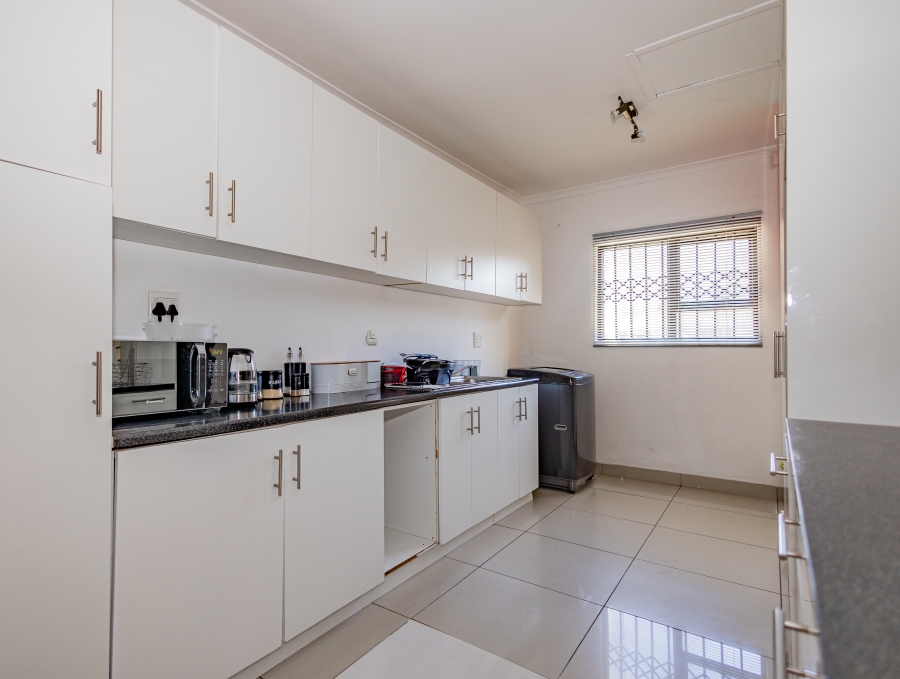6 Bedroom Property for Sale in Sanddrift Western Cape